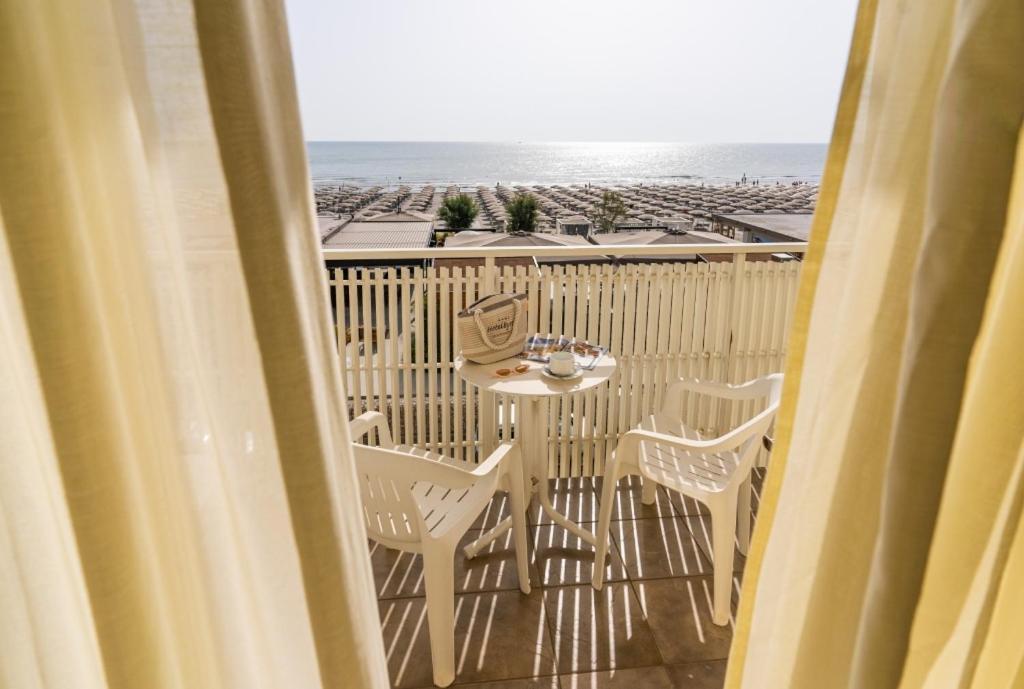 Hotel Byron Milano Marittima Dış mekan fotoğraf