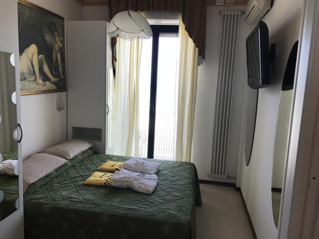 Hotel Byron Milano Marittima Dış mekan fotoğraf