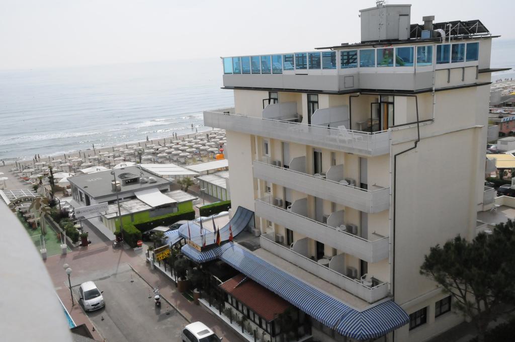 Hotel Byron Milano Marittima Dış mekan fotoğraf