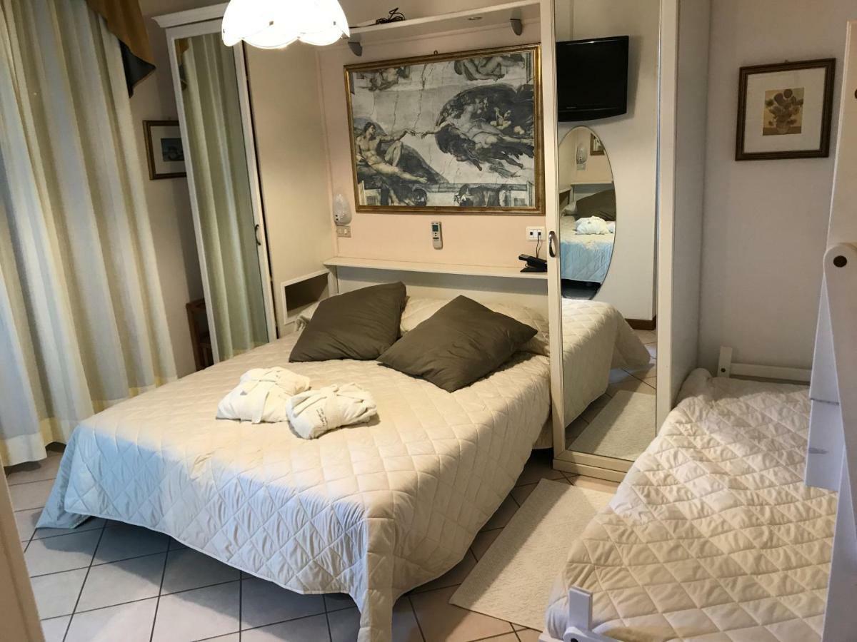 Hotel Byron Milano Marittima Dış mekan fotoğraf