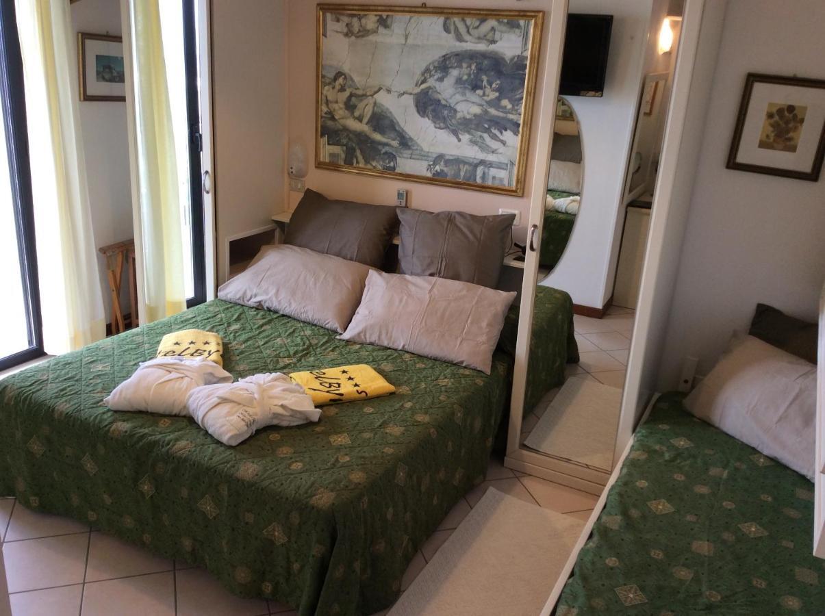 Hotel Byron Milano Marittima Dış mekan fotoğraf